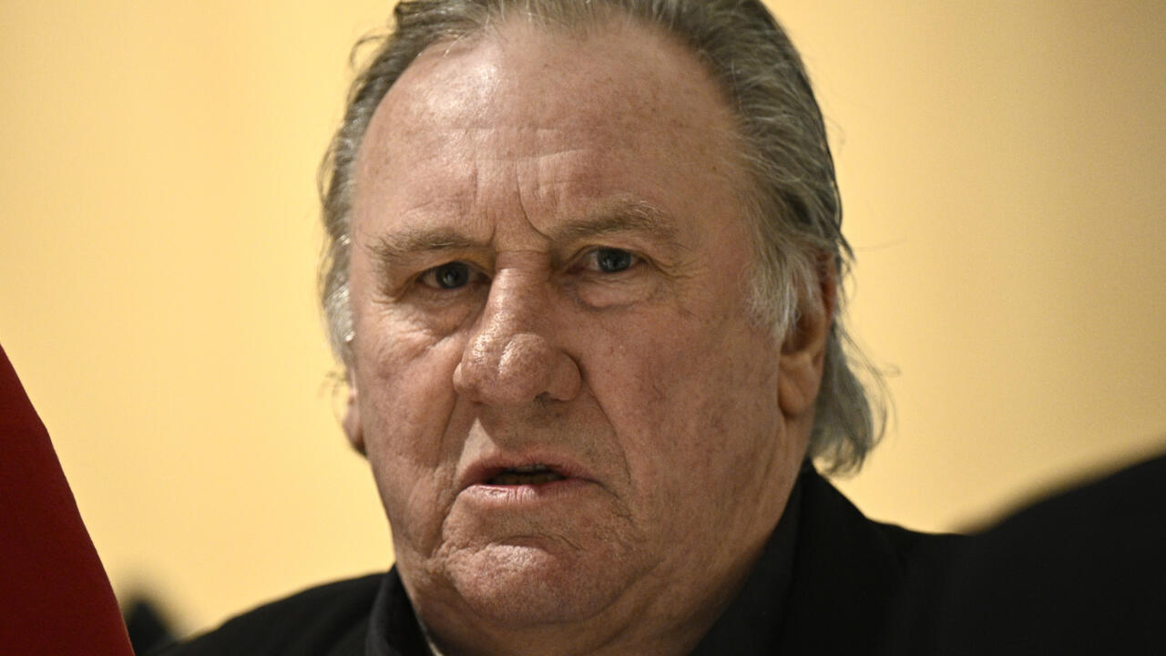 Gérard Depardieu se défend contre des accusations d’agression sexuelle au tribunal