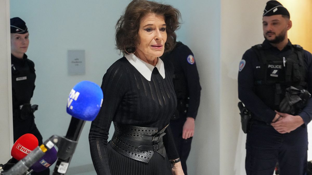 Fanny Ardant prend la défense de Gérard Depardieu lors de son procès
