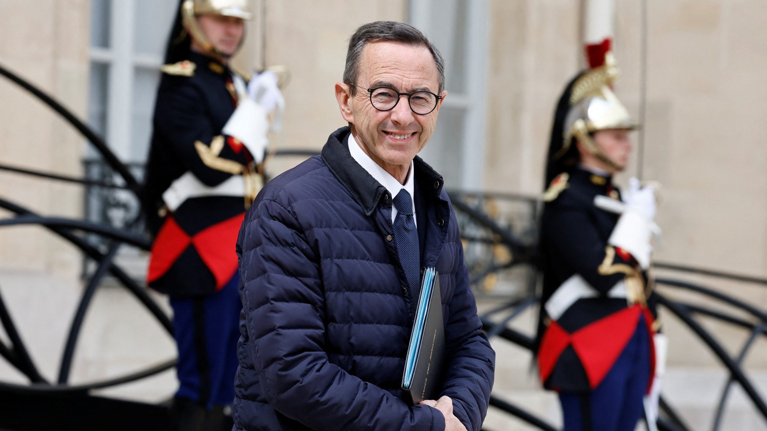 Débat autour de l’aide à mourir : Retailleau s’oppose, Renaud et Attal soutiennent