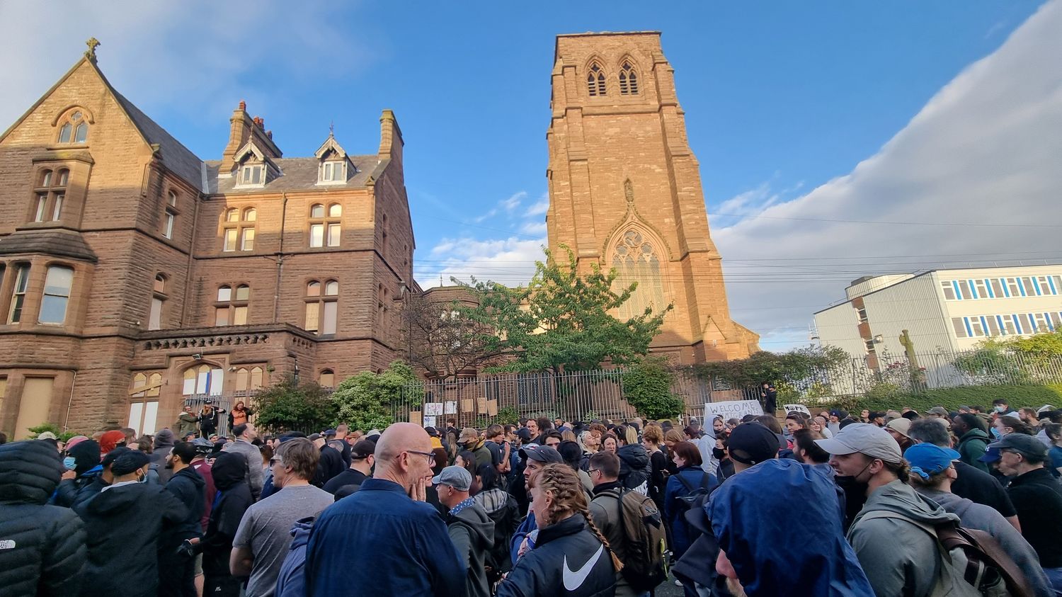Violences à Liverpool, un exploit alpin record et une conduite plus responsable : les faits marquants du 27 mai