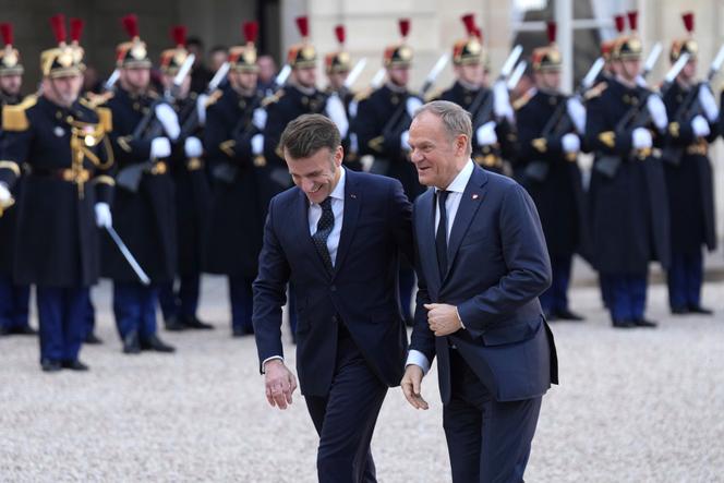 Accord de Défense Renforcé entre la France et la Pologne en Réponse aux Menaces Étrangères